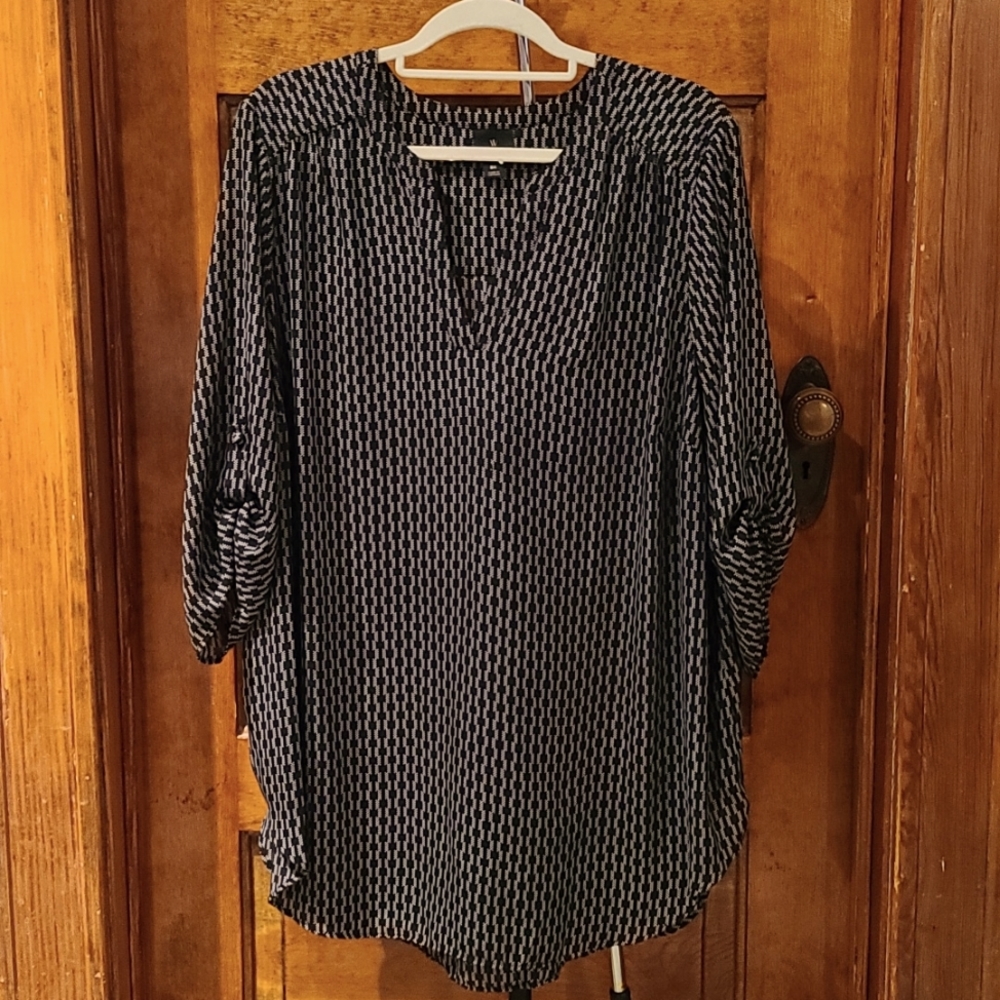 Worthington black with white blouse